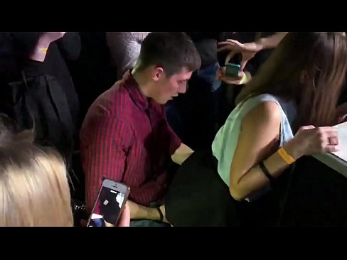 ❤️ Sess reali f'nightclub Russu. Tfajla Russa ta’ 18-il sena fl-anus u l-vaġina fucked f’nightclub ❤️❌ Video tal-ħakk f'mt.porno-negrov.ru ❤